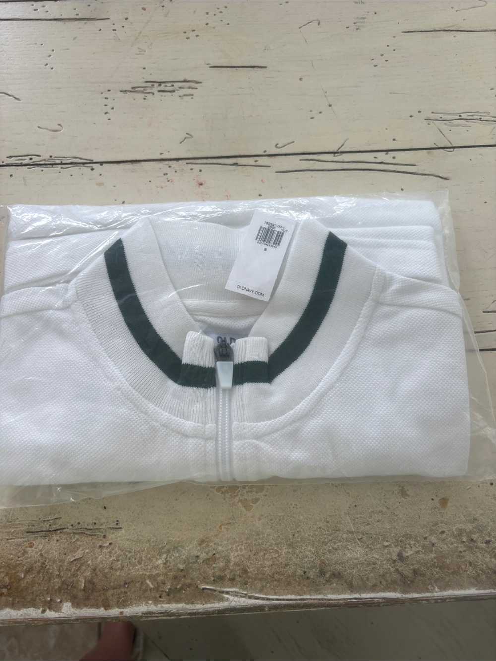 Men's Old Navy mock neck pique1/4 Zip crisp white Shirt with Green Trim